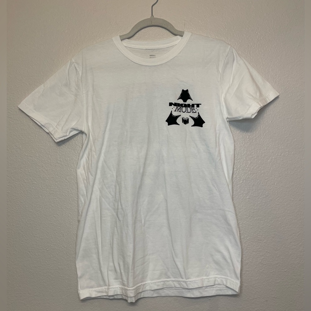 Night Mode‎ White Graphic Cotton Tee with Black Design Size S